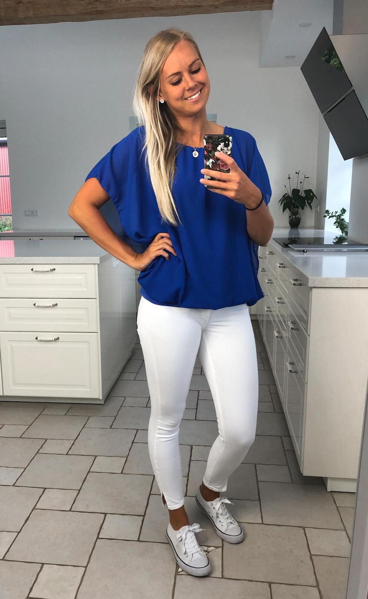 BY ANGELE Royal Blue SELMABA Bluse med chiffon