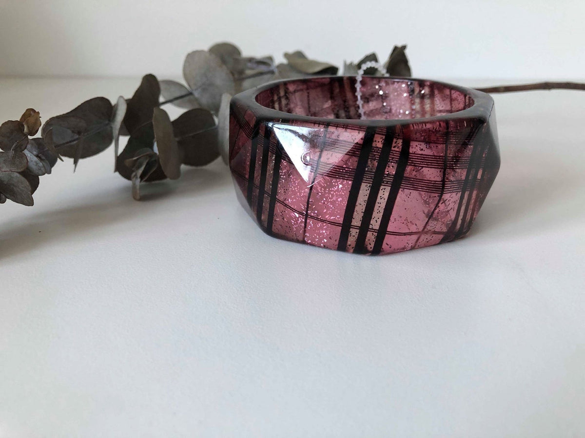 Armband rosa med mönster