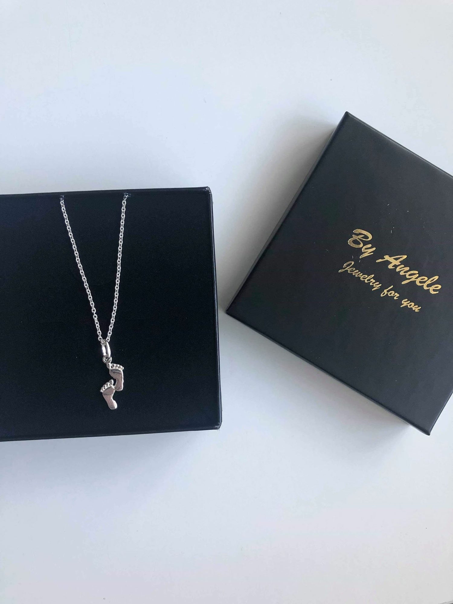 Halsband Sterling Silver 925. Hänge med fotavtryck för barn