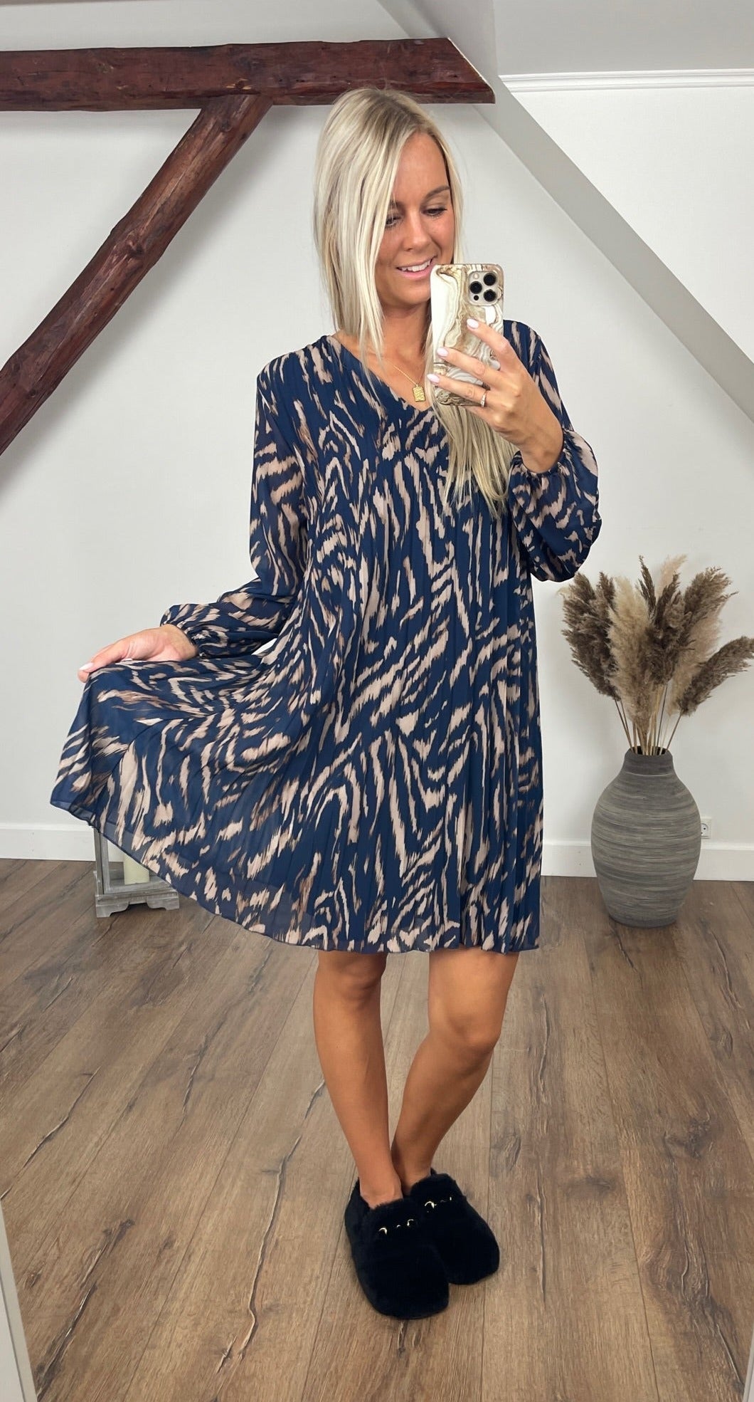 BY ANGELE Navy EVELINBA Kjole