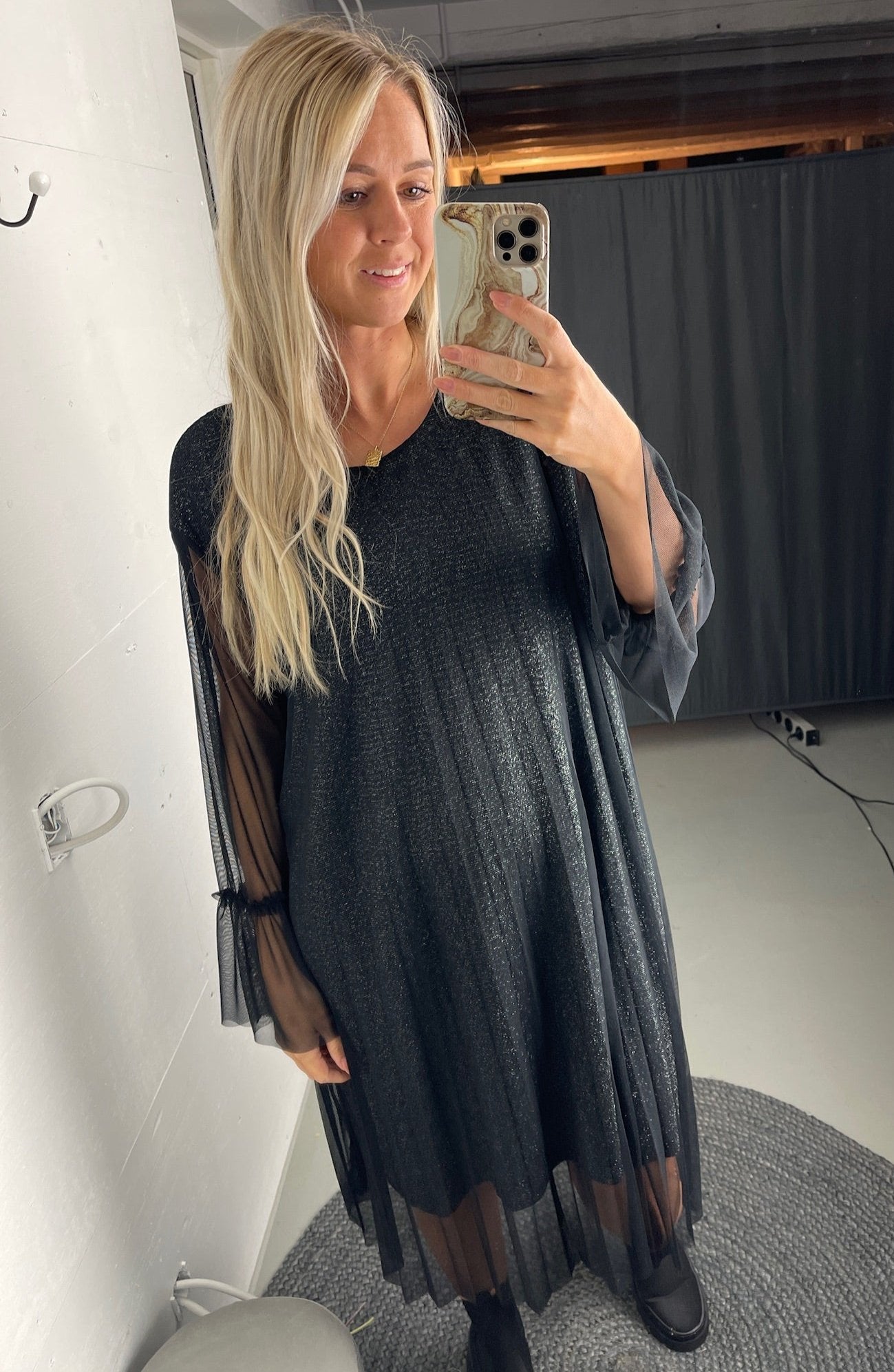 BY ANGELE Sort Glimmer TORASBA Kjole