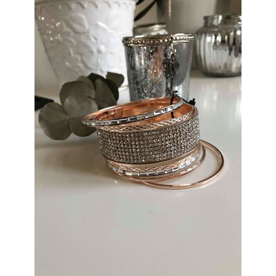 Armbånd 7 stk. med sten