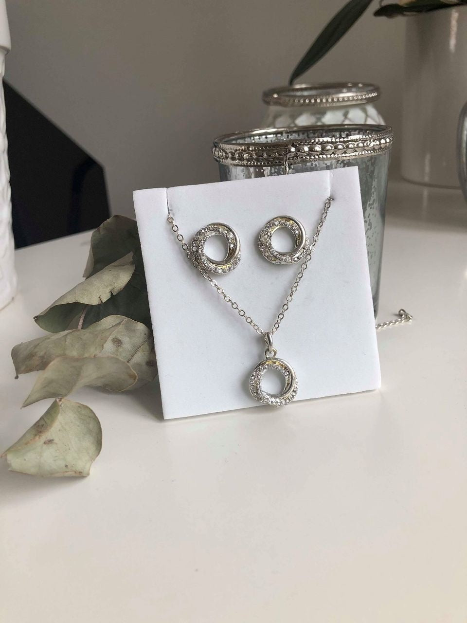 Halsband örhängen runt silver look med gyllene