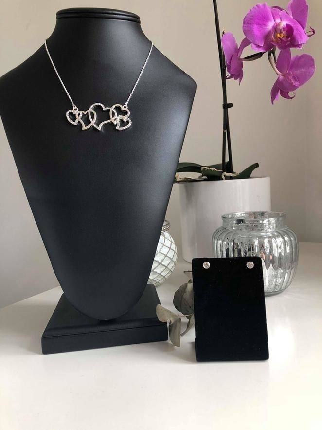 Halsband örhängen set med många hjärtan