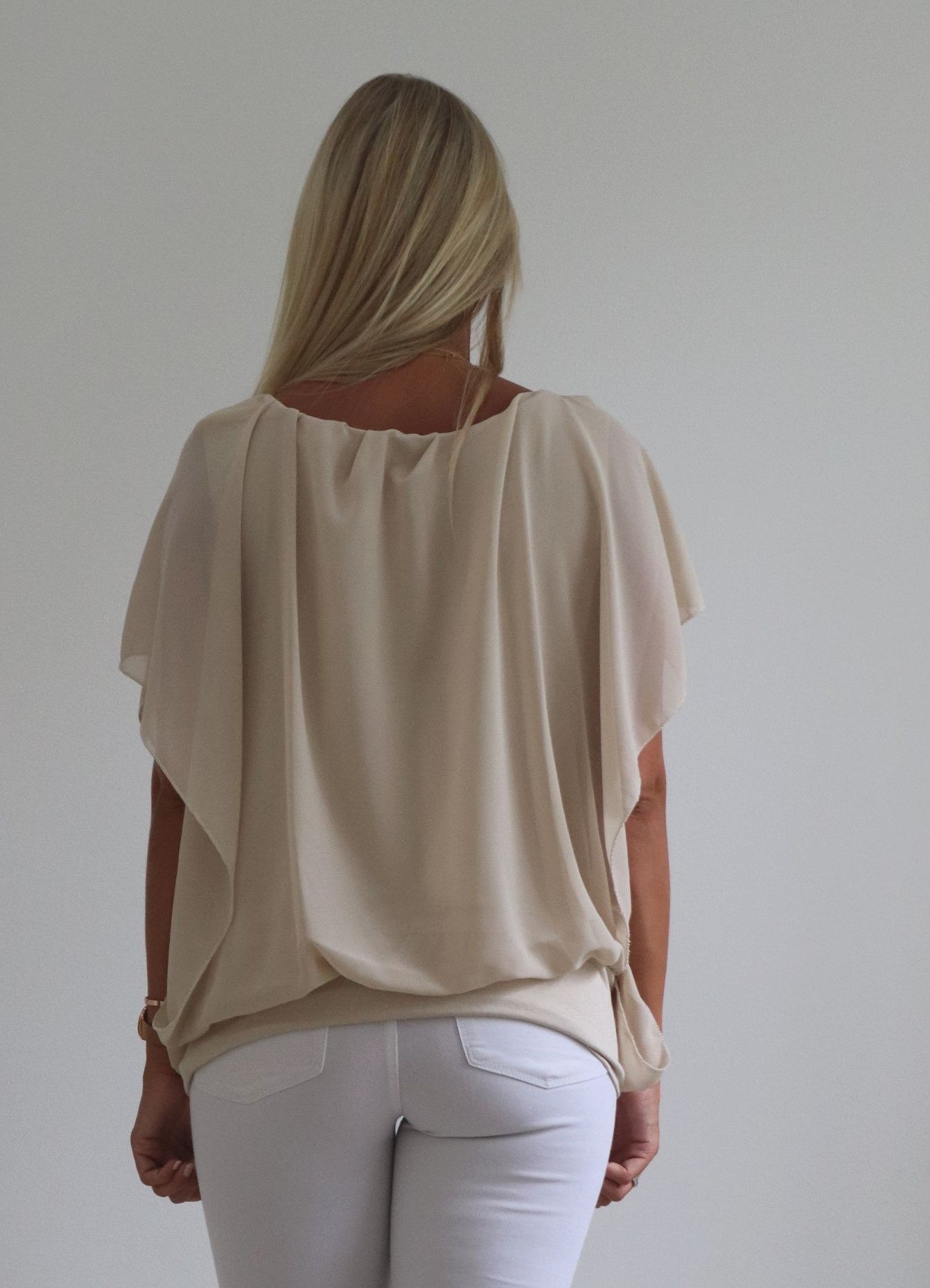 Beige blus med chiffong